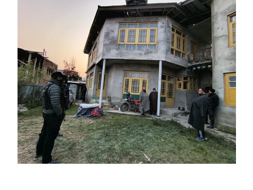 सोपोर से कुलगाम तक सुरक्षाबलों की बड़ी मुहिम, जेईआई के ठिकानों पर छापेमारी